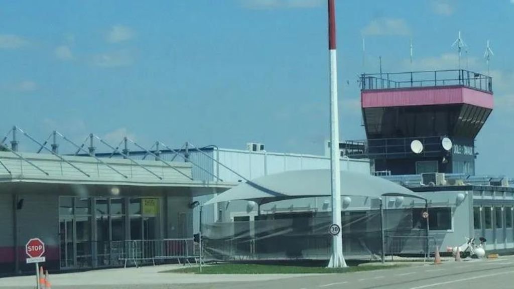 Aegean Airlines Dole Jura Airport – DLE Terminal