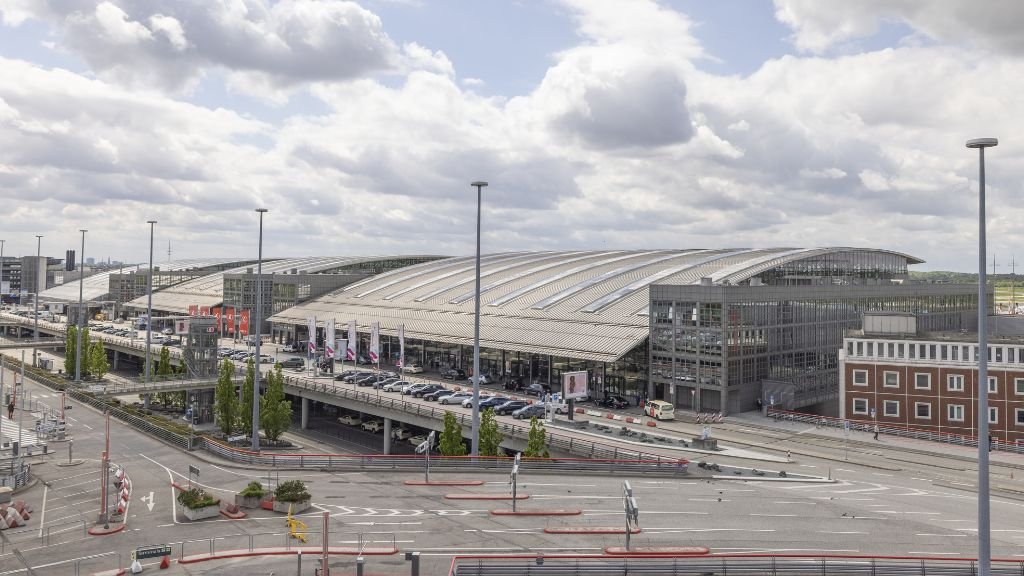 Tunisair Hamburg Airport – HAM Terminal