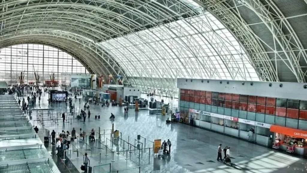 SunExpress ADB Terminal – Izmir Adnan Menderes Airport
